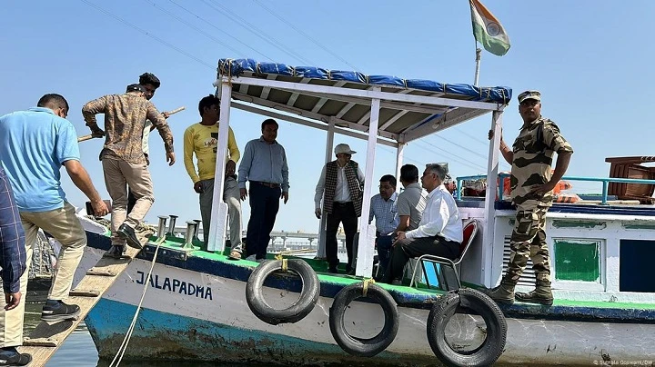 গঙ্গার পানি দেখতে বাংলাদেশের প্রতিনিধিরা ফারাক্কায়