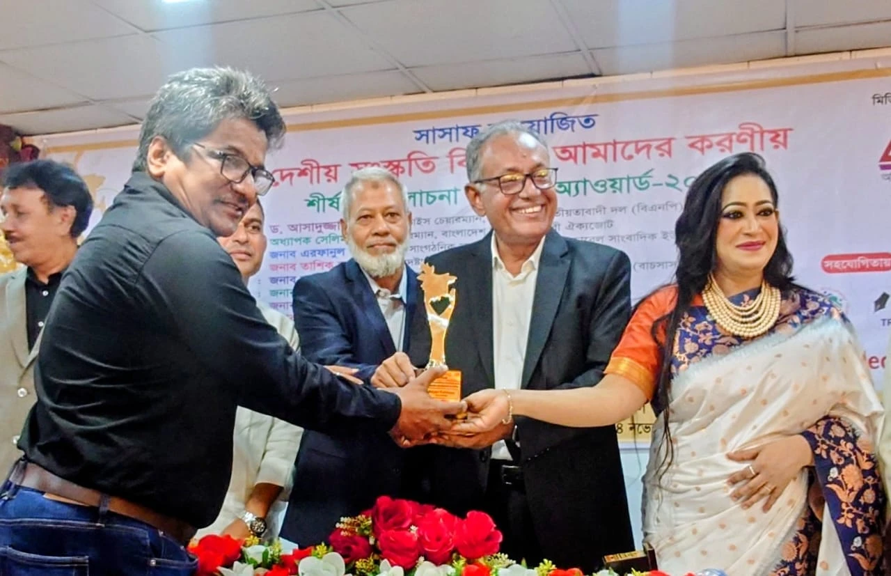 সাসাফ অ্যাওয়ার্ডে ভূষিত হলেন কবি ও সাংবাদিক অনজন রহমান